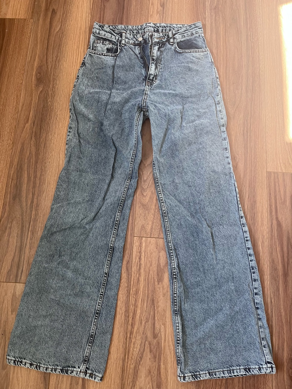 Classic Women's Light Blue Acid Wash Jeans